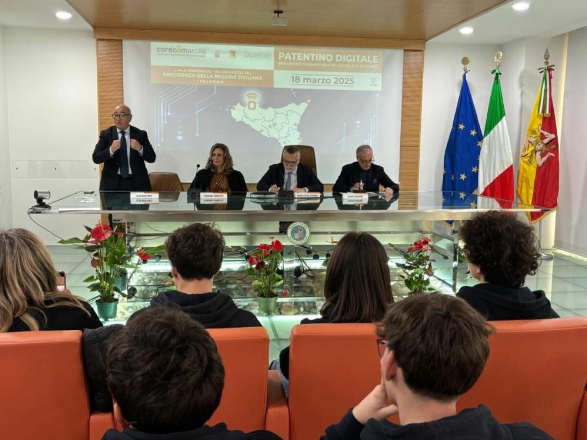 Corecom Sicilia consegna patentini digitali a 19 studenti di Siracusa -