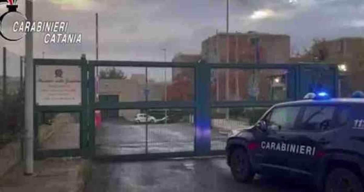 Mini cellulare per comunicare con l'esterno, indagine nel carcere di Caltagirone: coinvolto un gelese - Il carcere di Caltagirone