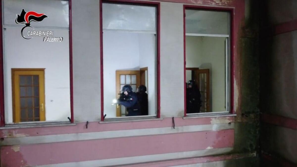 Maxi blitz dei carabinieri contro i mandamenti mafiosi di Palermo - 