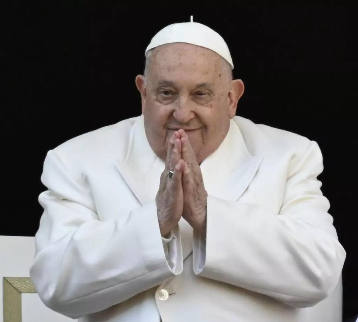 Condizioni stazionarie per Papa Francesco. Terapie, preghiera e riposo -