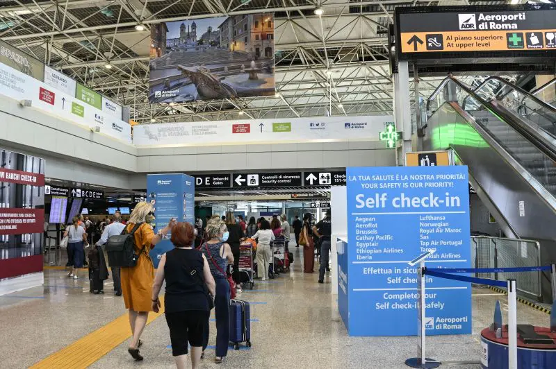 Si fingevano pellegrini per il Giubileo, due brasiliani arrestati a Fiumicino con 35 kg di cocaina - 