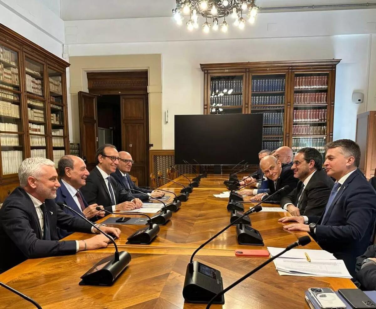 Scongiurato l’aumento delle tariffe sui collegamenti tra la Sicilia e le isole minori -