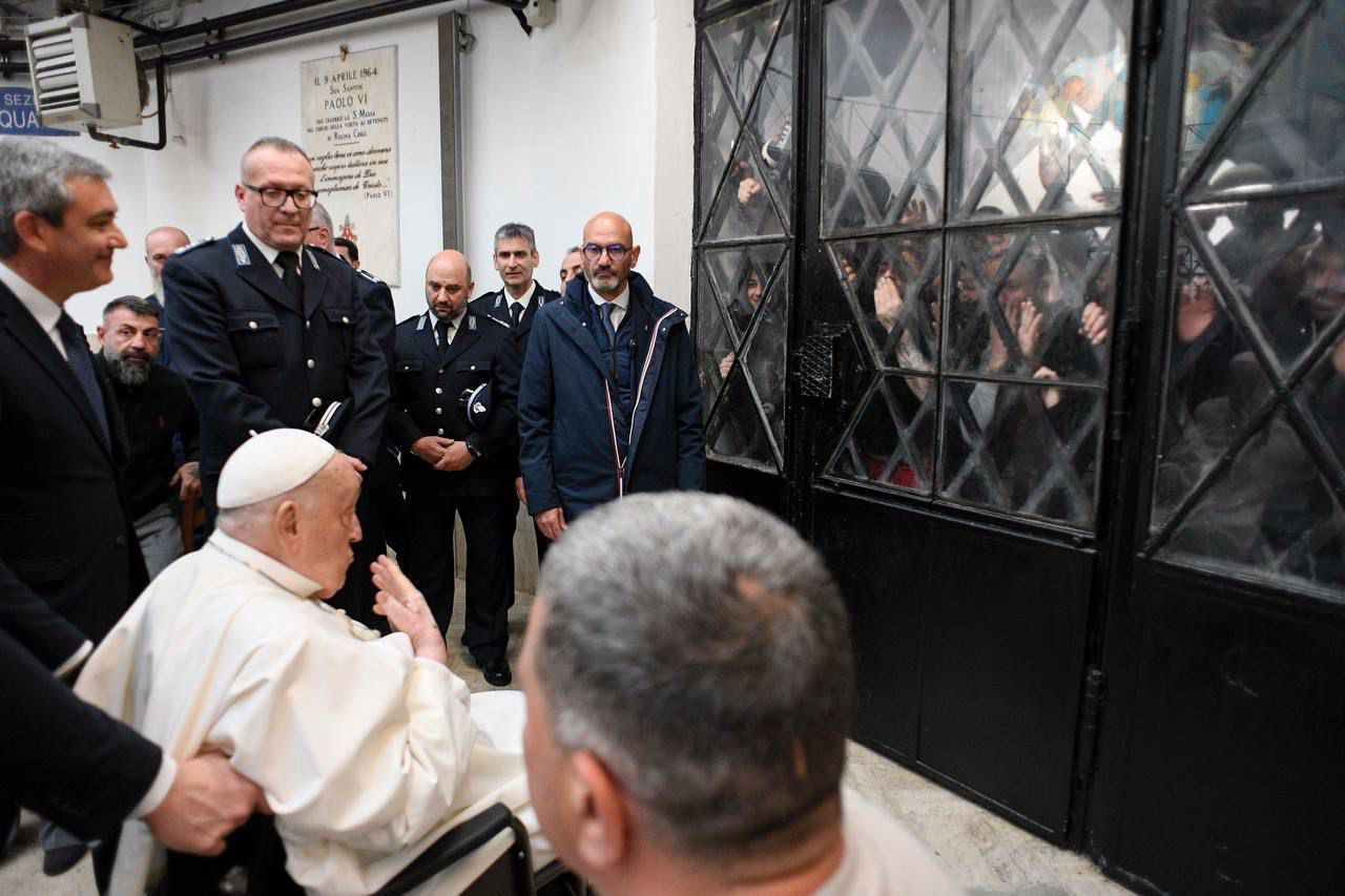 Il Papa ai detenuti “Non posso fare lavanda dei piedi ma vi sono vicino” -