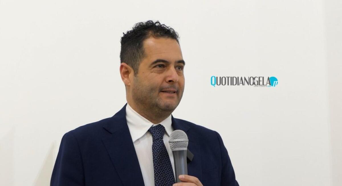 Lista per Di Stefano quasi al completo, incontro con i sindaci del Vallone: "Loro istanze importanti" - Il sindaco Di Stefano