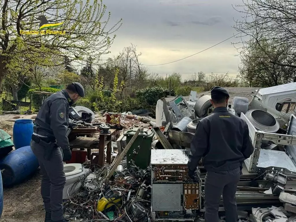 Sequestrata nel padovano discarica abusiva rifiuti di 2.000 mq -