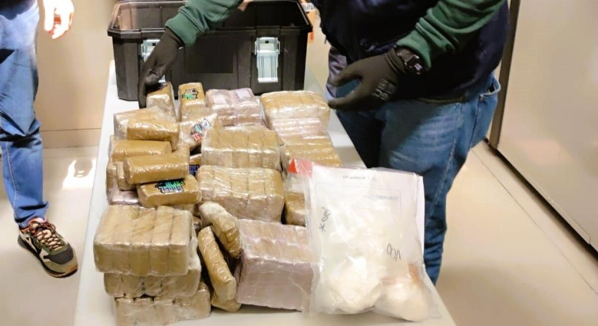 In un garage di via Bergamo sequestrati diciannove chili di hashish, domiciliari per un giovane -