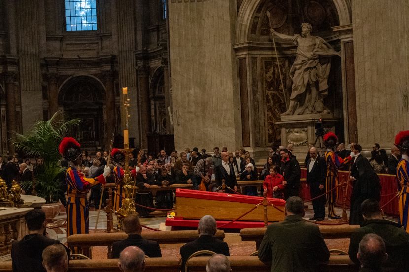 Papa Francesco, già oltre 128mila fedeli per l’ultimo saluto - 