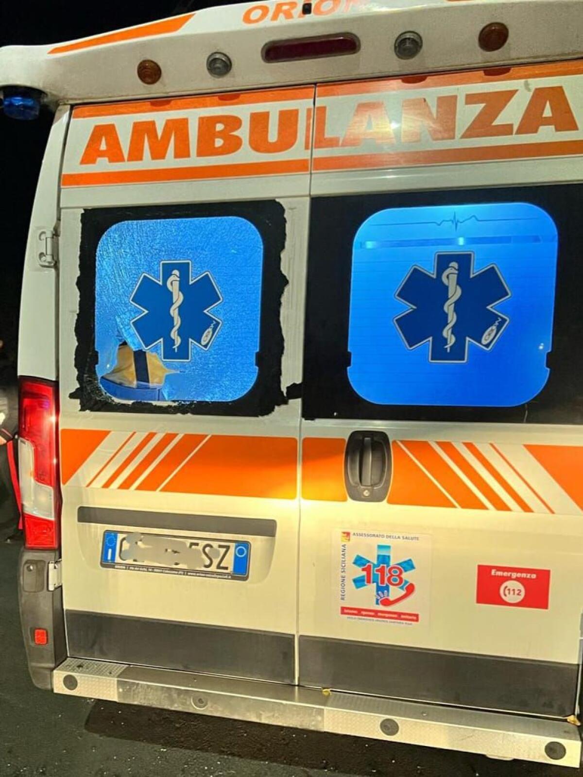 Omicidio a San Gregorio, danneggiata un’ambulanza del 118 - 