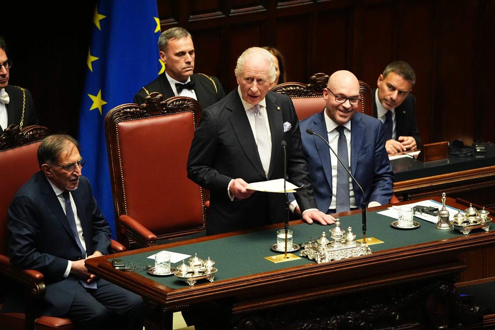 La prima volta di Re Carlo in Parlamento, cita Dante e ricorda Falcone - 