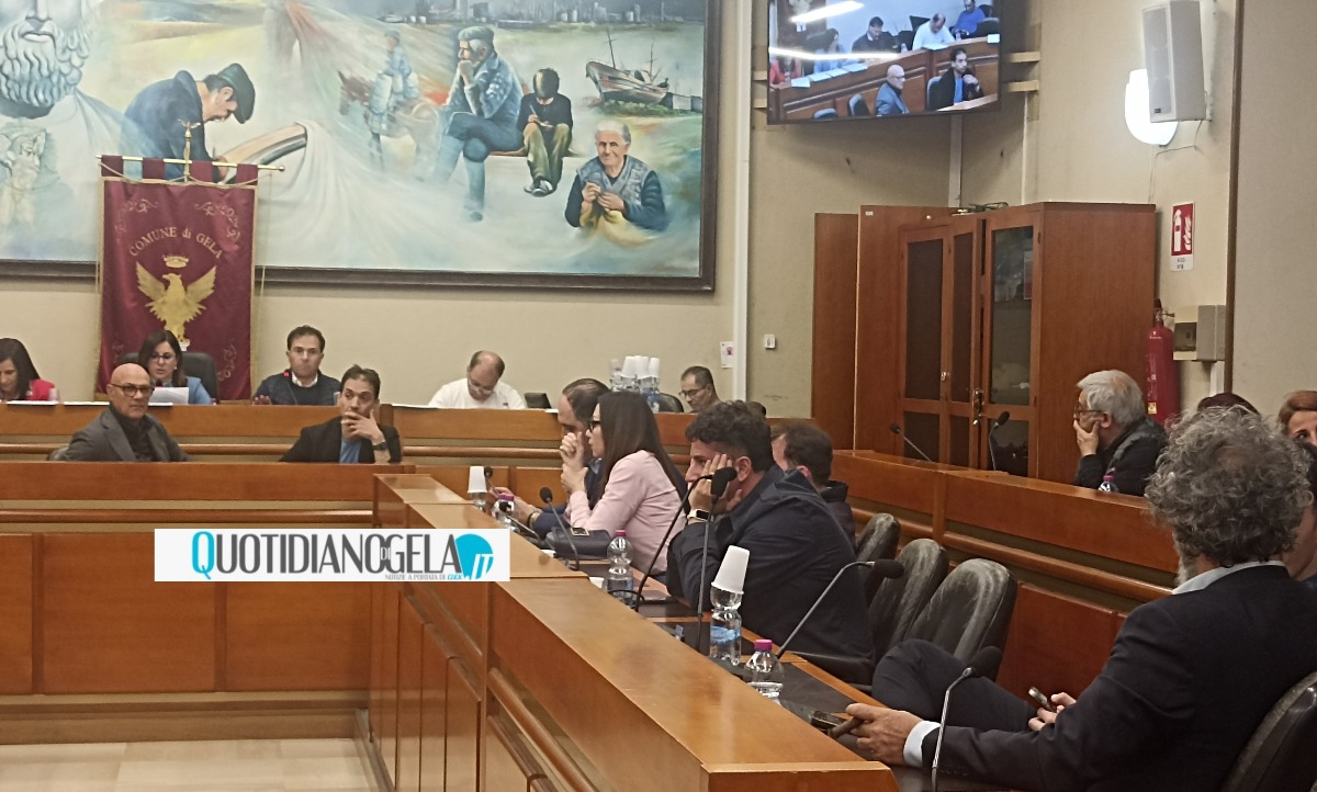 Pubblica utilità immobili abusivi, maggioranza approva tutti gli atti