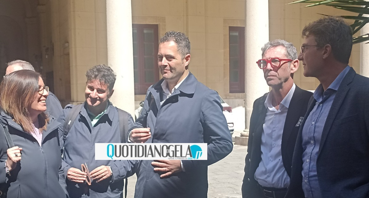 Di Stefano detta i tempi, spazio agli atti per la città: niente epurazioni e verifiche imposte 