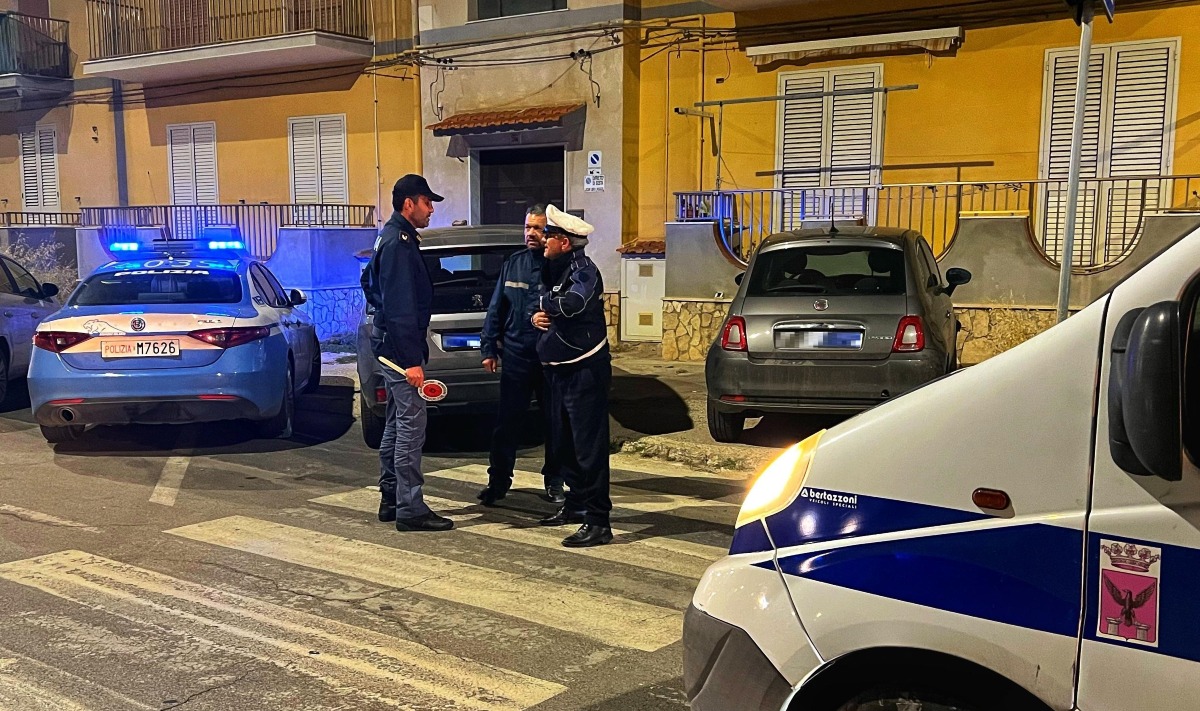 Lungomare, nel fine settimana controlli e sanzioni contro la sosta selvaggia 