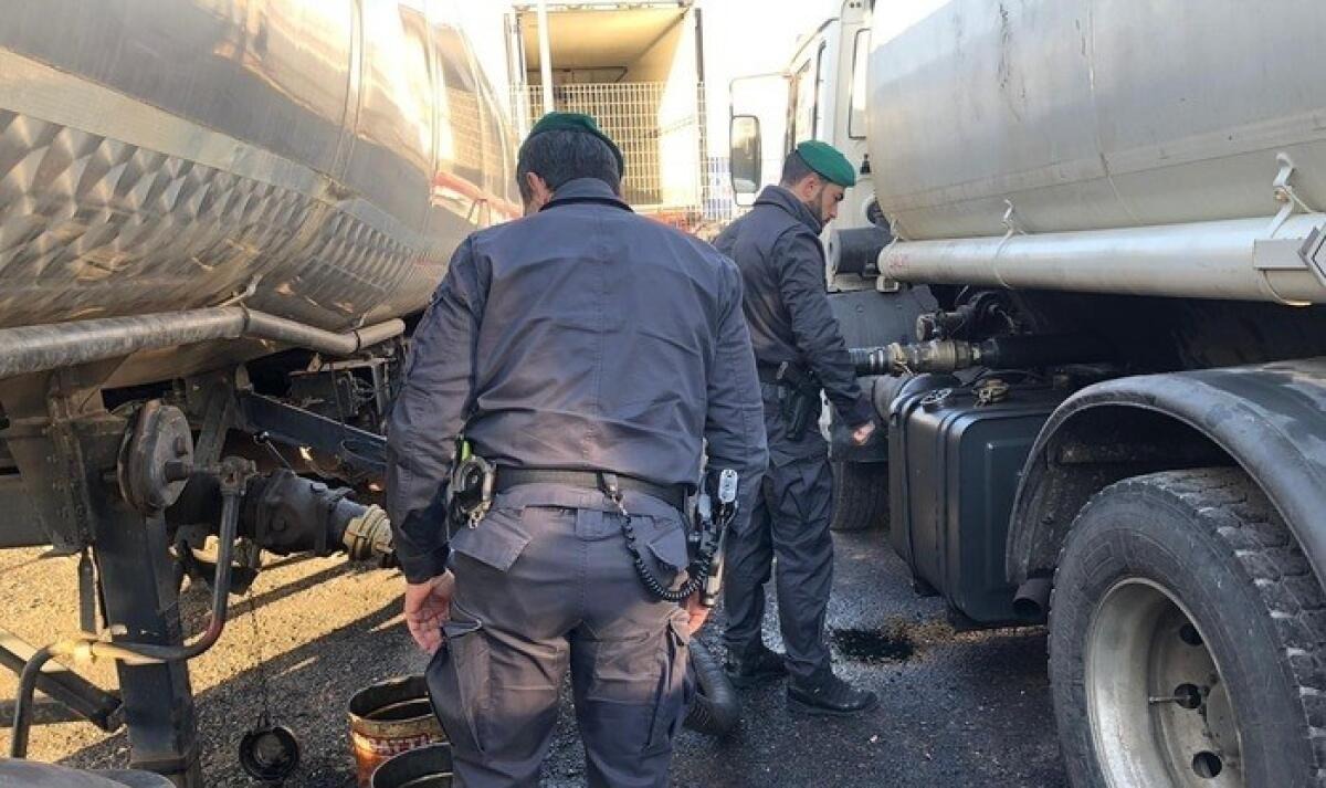 Presunte truffe all'erario sul gasolio, riciclaggio e violazioni: quindici davanti al gup, anche due gelesi