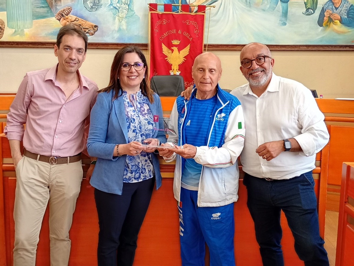Zito premiato in Comune per i tanti successi conseguiti sulle piste di atletica di tutta Italia - 