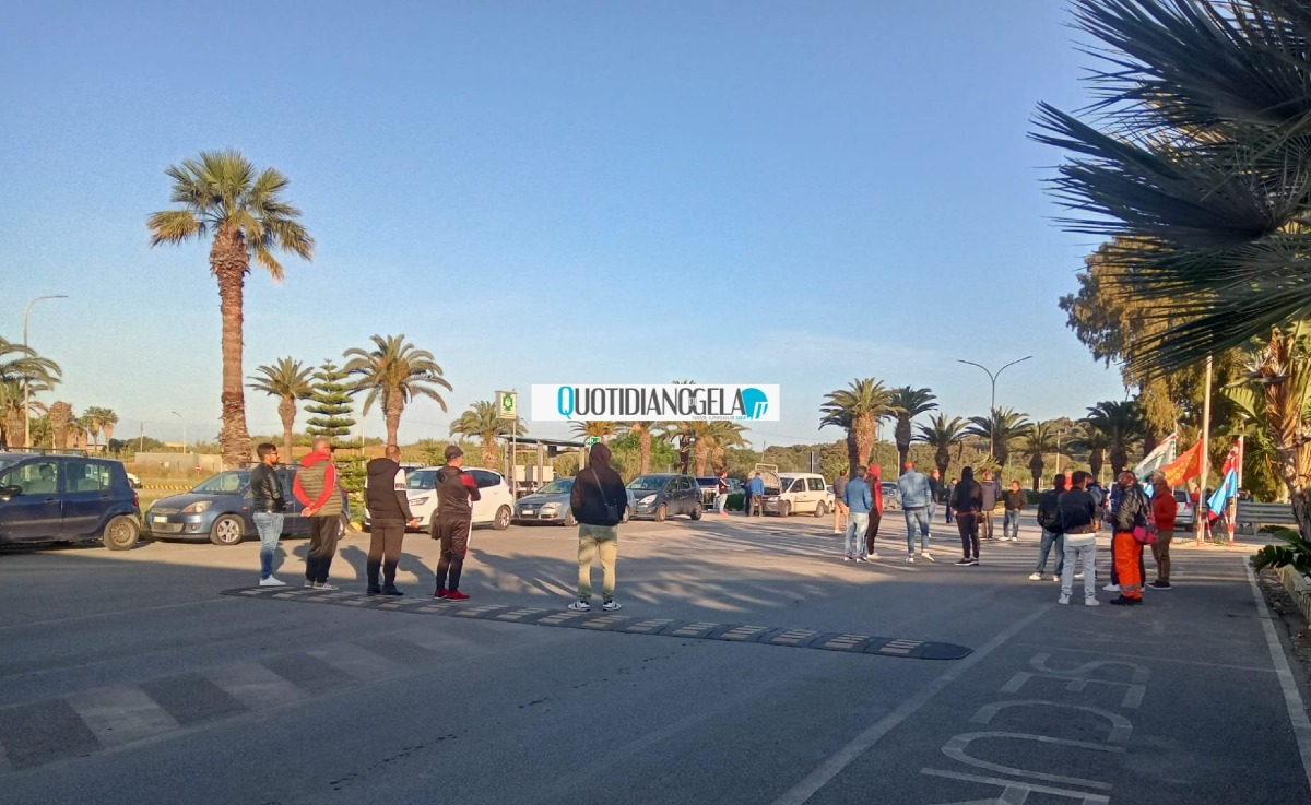 Irmes, anche oggi protesta dei lavoratori rimasti senza retribuzioni 