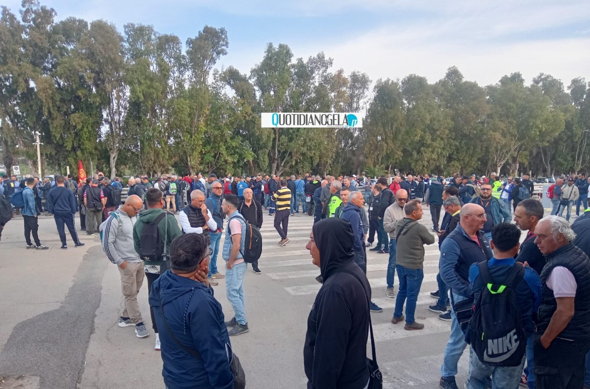 Indotto, non si ferma la protesta degli operai Irmes: "Da azienda nessun riscontro" - 