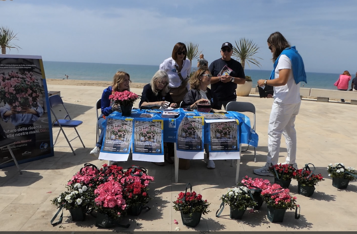 L’azalea: un dono per la mamma, un sostegno alla ricerca