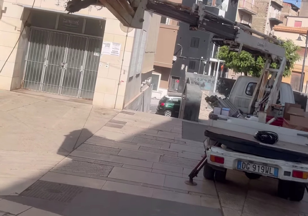 Piazza Sant'Agostino ripulita, M5s: "Anche i giovani vanno educati al bello"