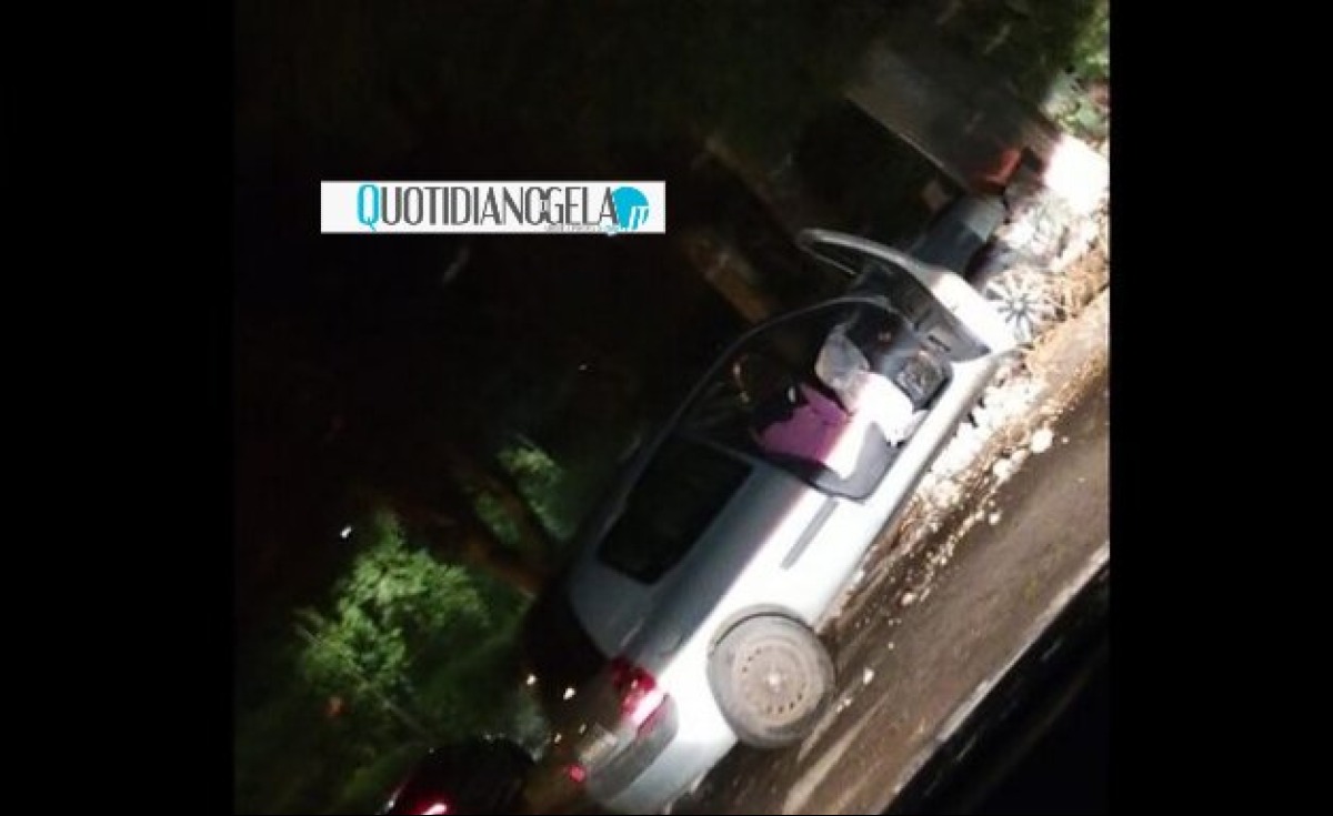 Nella notte due incidenti, auto finisce nella rotonda: scooter contro lo spartitraffico  - 