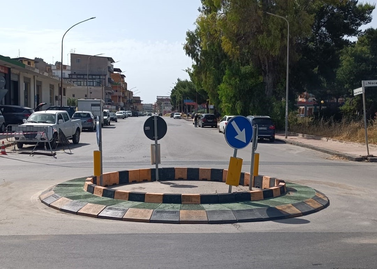 Giardinelli, ripristinata la rotatoria stradale a ridosso della stazione ferroviaria - 