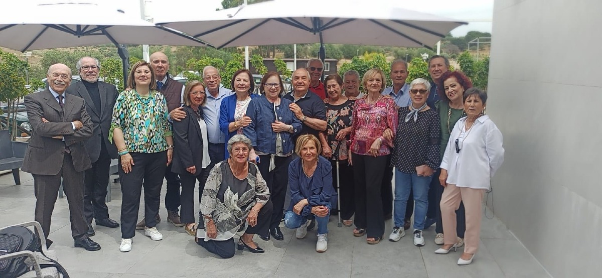 A 53 anni dal diploma si ritrovano gli ex alunni della 5ª A dello Sturzo: “Amici per sempre” - 