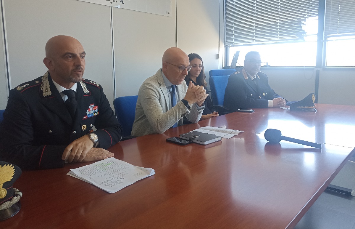 Nove auto incendiate in pochi mesi, arrestato un trentottenne: "È un seriale pericoloso" - 