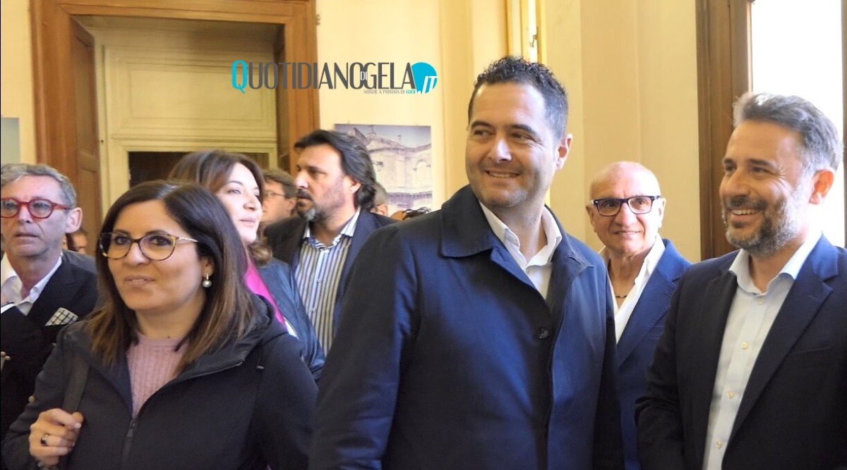 Di Stefano e gli alleati, l'ok al bilancio per andare avanti e segreterie a consolidare il "modello Gela" - Di Stefano insieme ad alcuni alleati