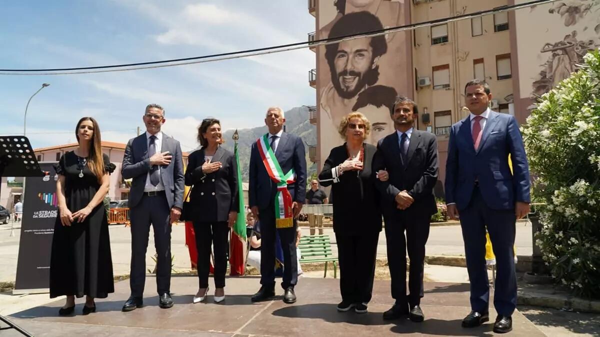 A Capaci inaugurato un murale per omaggiare gli “angeli” di Falcone - 