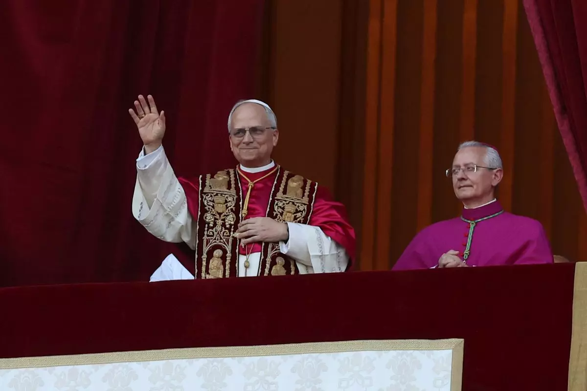 Papa Leone XIV “La pace sia con voi, la Chiesa deve costruire ponti” -
