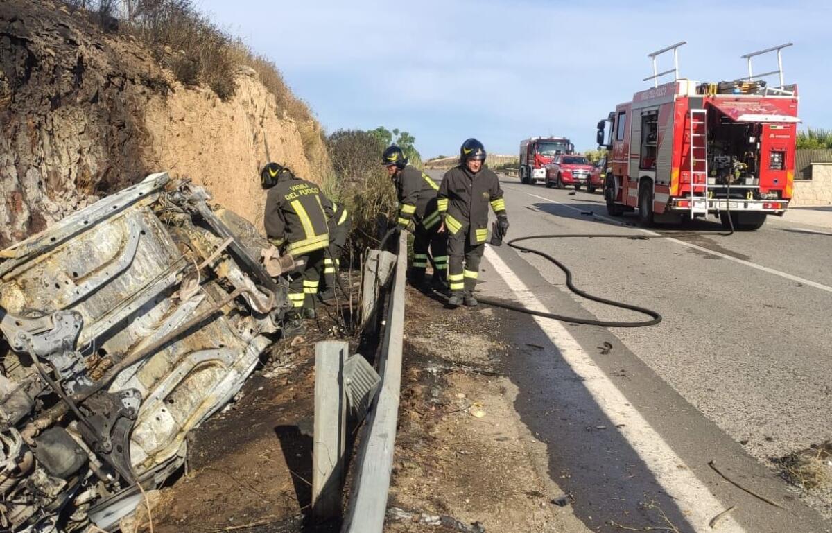 Auto si incendia dopo un incidente nel ragusano, conducente morto carbonizzato - 