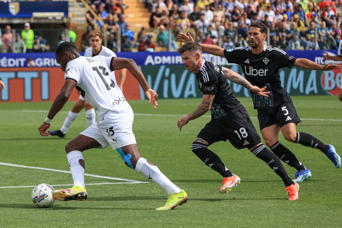 Quinta vittoria di fila per il Como, a Parma decide Strefezza - 