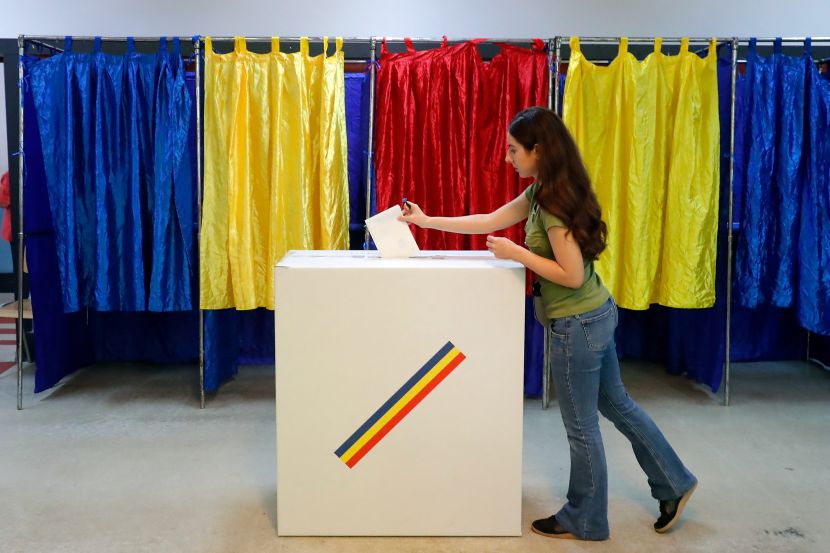 Romania, Simion vince il primo turno e sfida Dan al ballottaggio -