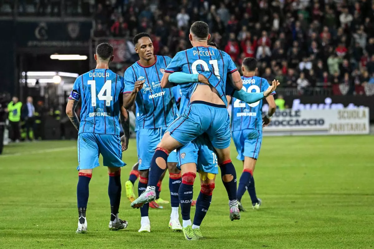 Cagliari-Venezia 3-0, i sardi festeggiano la salvezza - 