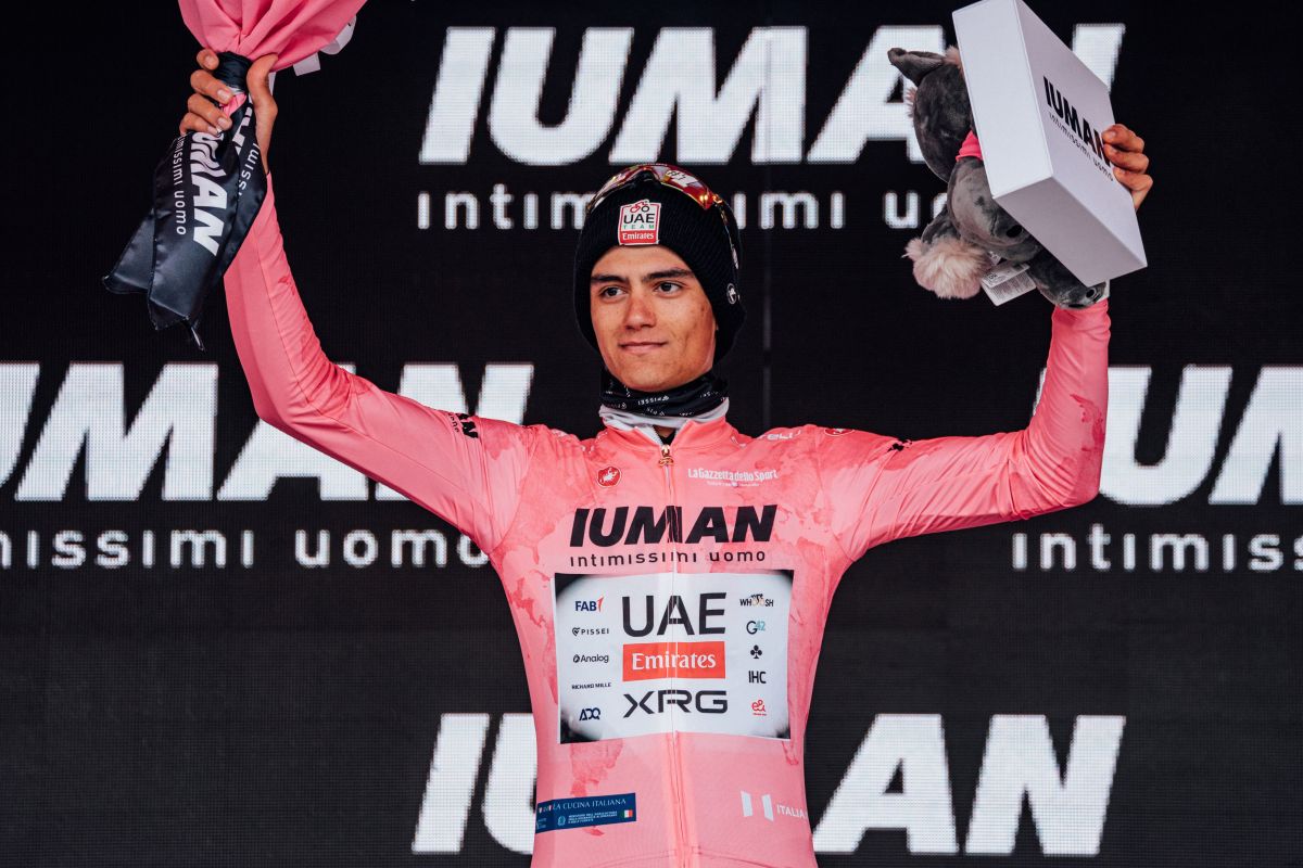 Del Toro vince la tappa con la maglia rosa a Bormio - 