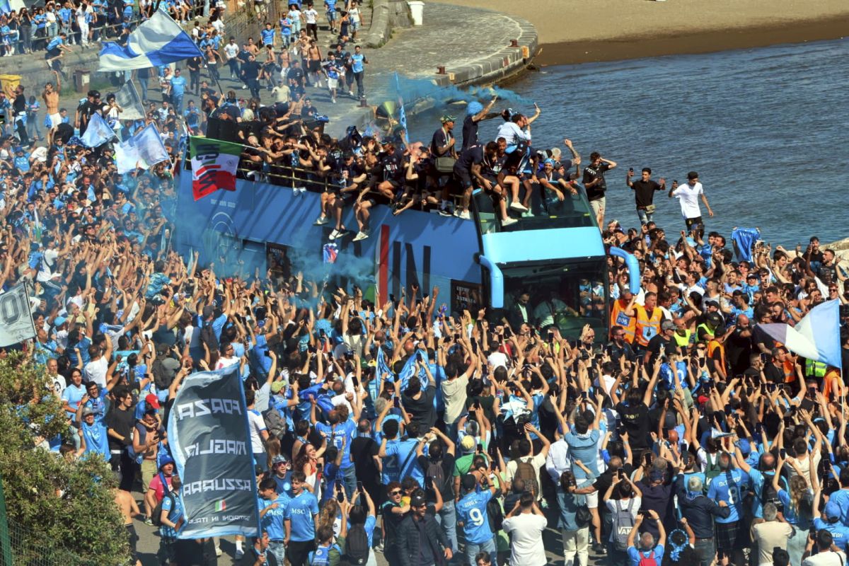Napoli si colora d’azzurro per la sfilata scudetto - 