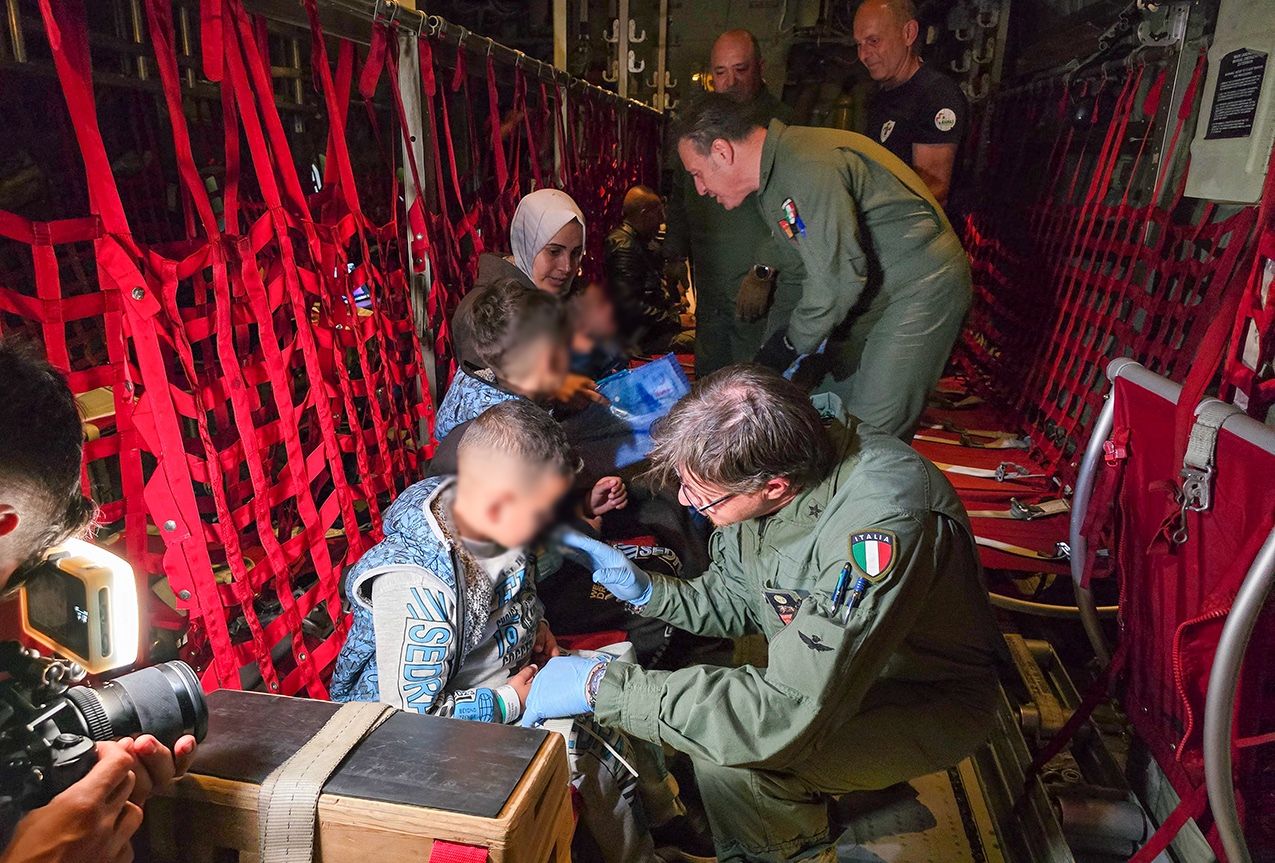 Bimbi palestinesi bisognosi di cure in Italia con due voli speciali della Difesa - 
