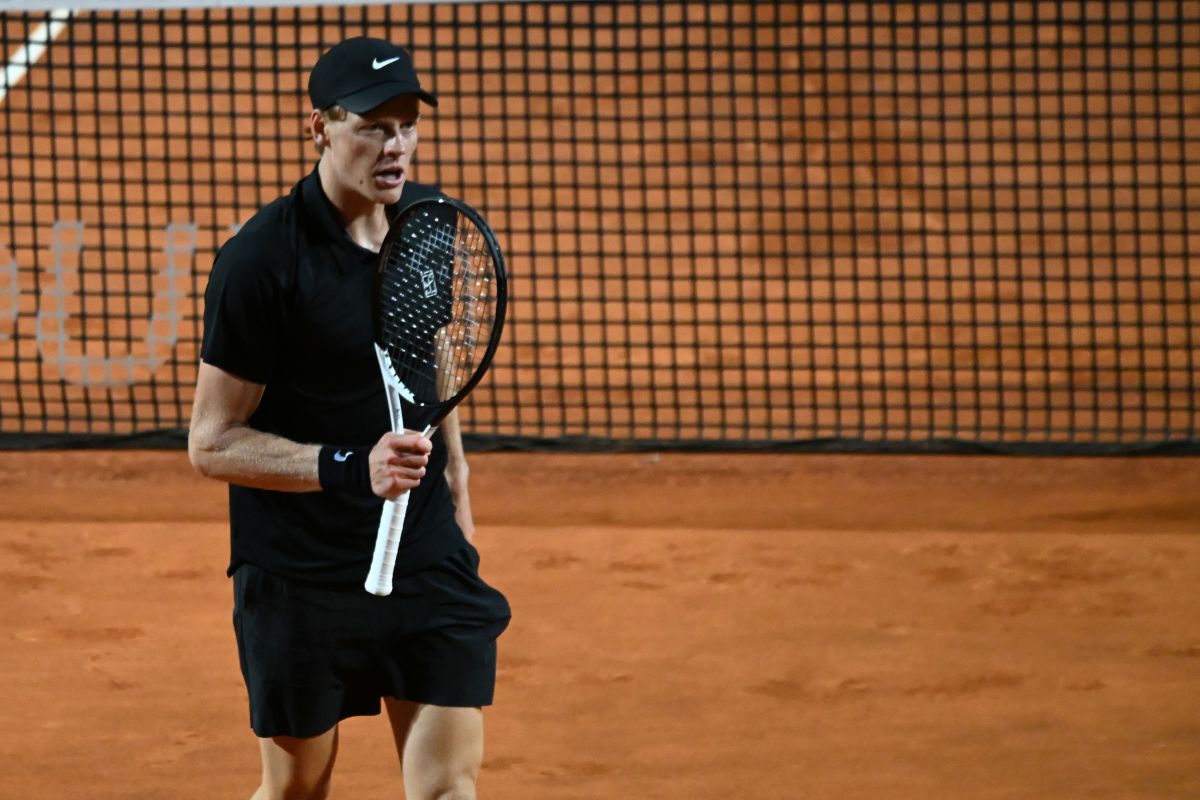 Sinner torna in campo, vittoria ed emozioni a Roma - 