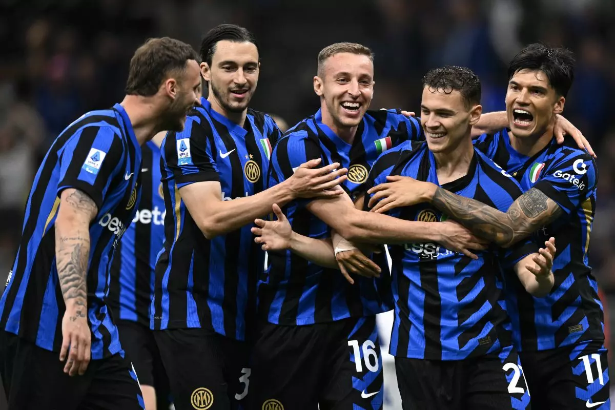 L’Inter risponde al Napoli, batte il Verona e torna a -3 - 