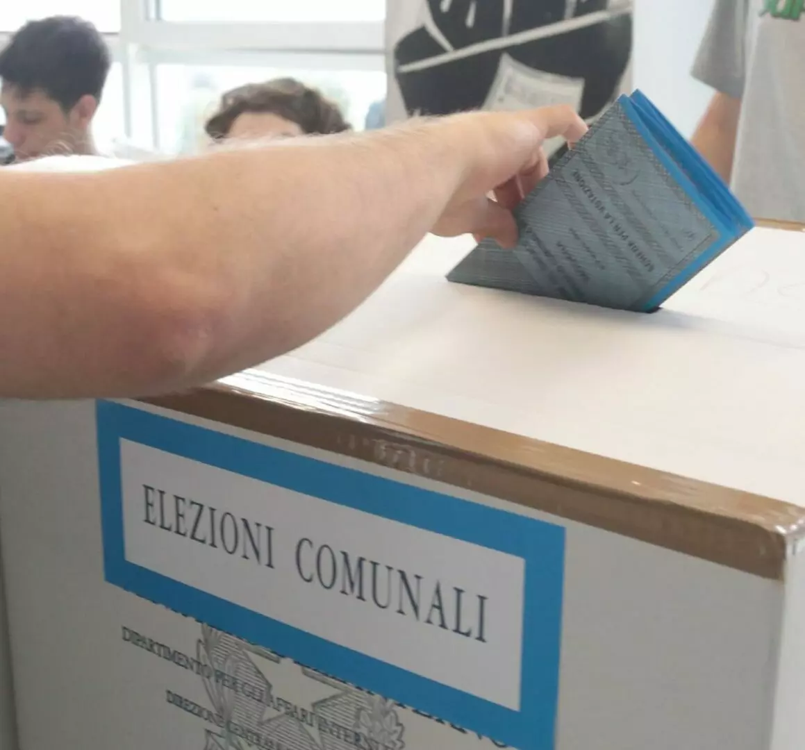 Amministrative, exit poll: centrosinistra verso la vittoria a Genova e Ravenna - 