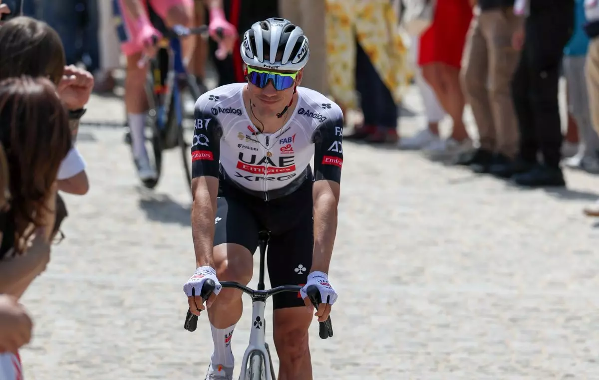 Ayuso vince in salita a Tagliacozzo, Roglic in maglia rosa - 