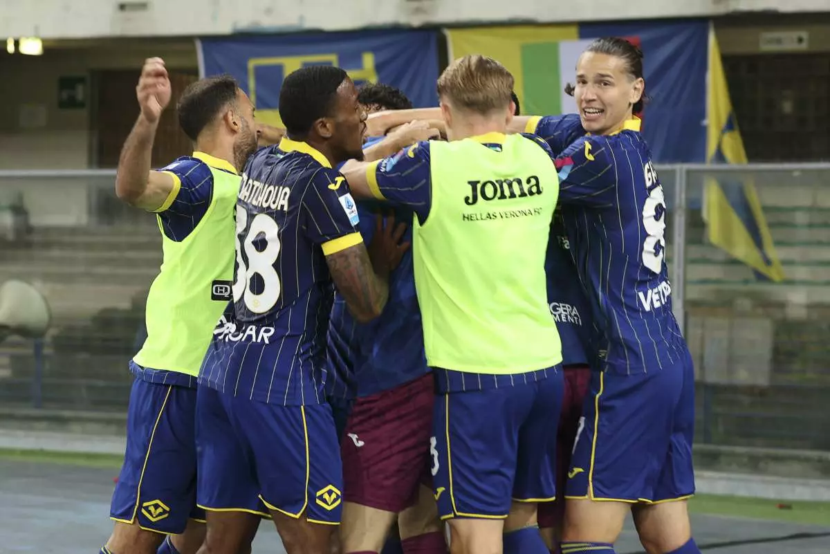 Lazovic risponde a Caqueret, tra Verona e Como finisce 1-1 - 