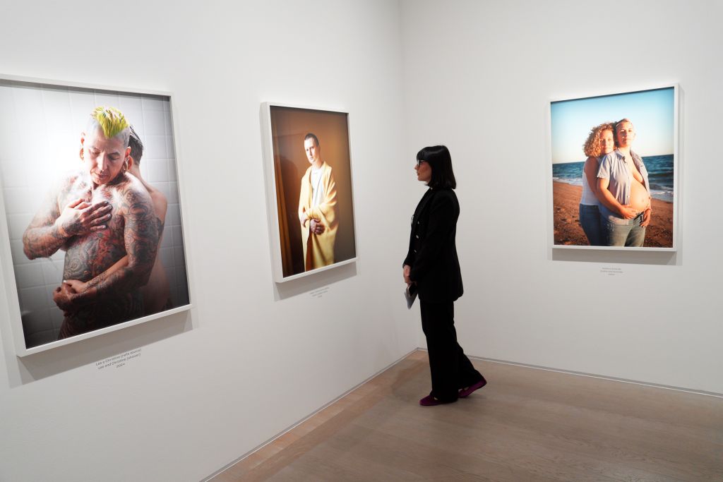 Intesa Sanpaolo, a Milano la mostra “Look at me like you love me” - 