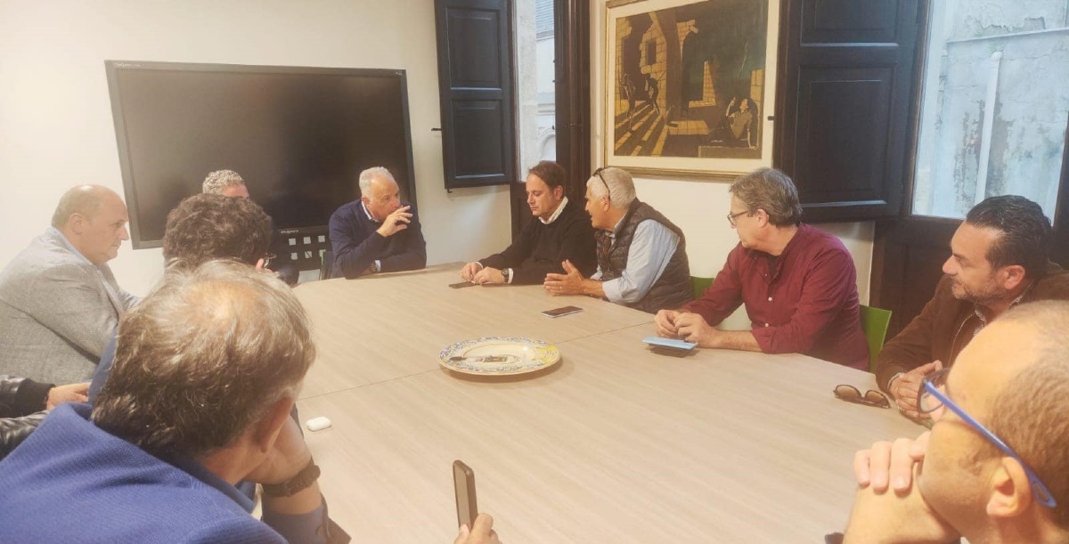 Ati idrico, bilancio, presidenza e il manager: un risiko anche politico - Conti durante un incontro con sindaci e assessori