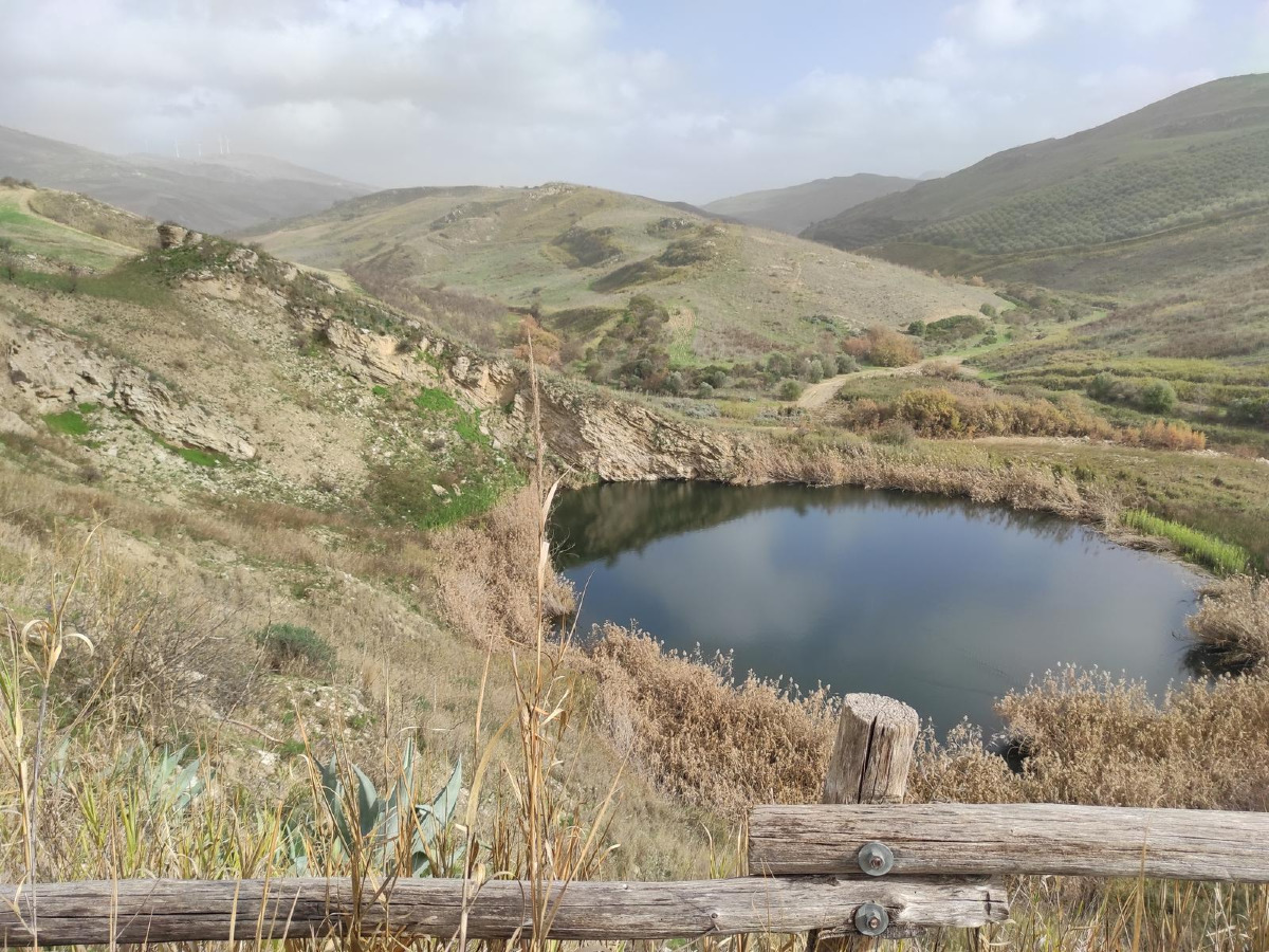 Un abisso inverosimile a Caltanissetta | Il misterioso Lago Sfondato e la sua origine inspiegabile - Foto: fulviold/Wikiloc