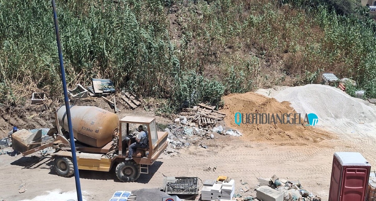 "Polveri ovunque nel cantiere di via Salina", segnalazione: "Non vengono attuate misure di precauzione" - 