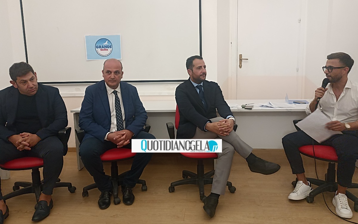 "Dissalatore pronto tra fine luglio e agosto", Colianni: "Argo-Cassiopea strategico" - Colianni insieme a Franzone, Casciana e l'autonomista Gallo