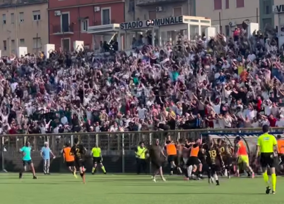 Il Gela fa la storia, ribalta il Canosa: 3-0 ed è serie D  - 
