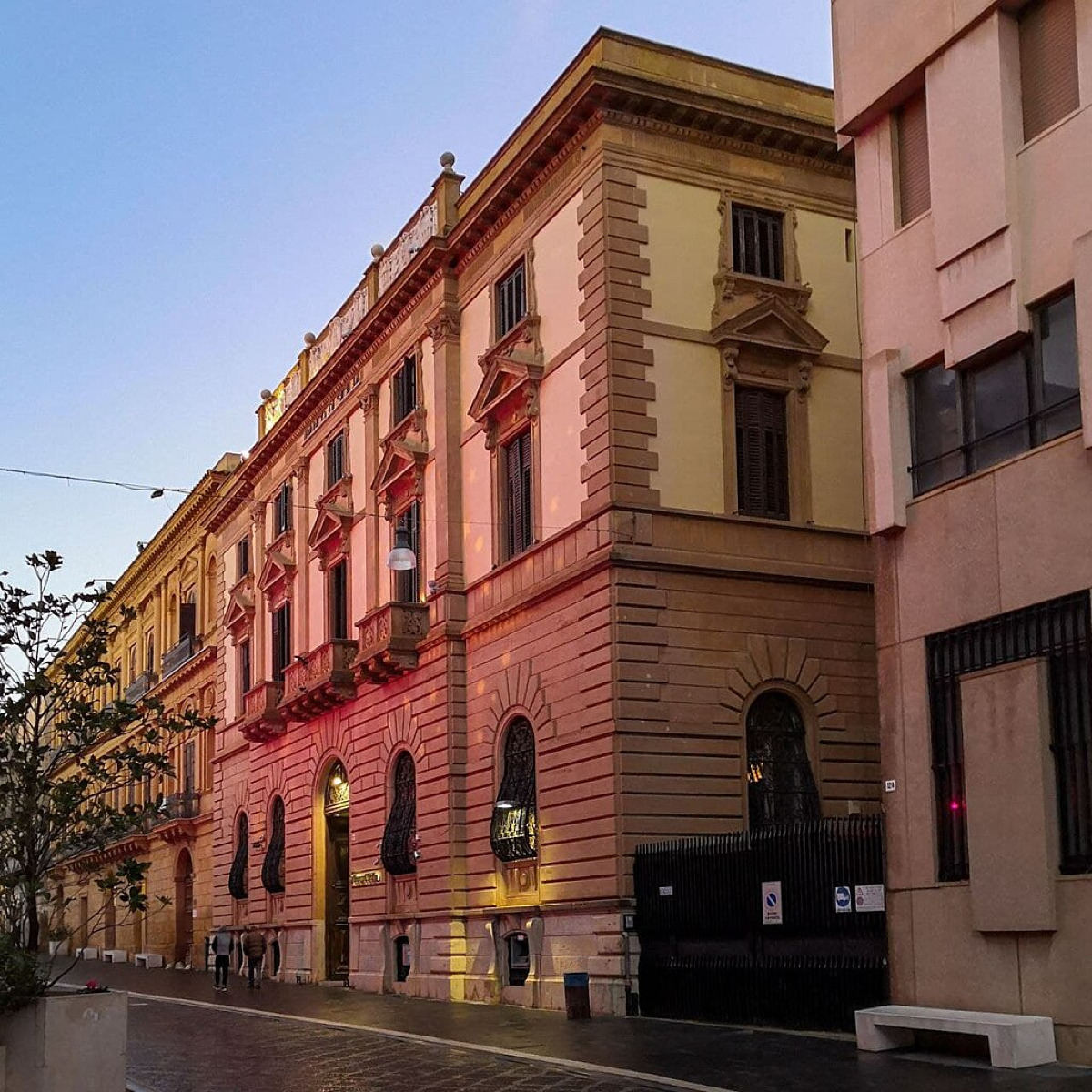Palazzo del Banco di Sicilia | Il primo edificio in cemento armato di Caltanissetta nasconde una storia curiosa - Foto: Alessandro Miccichè/Wikipedia