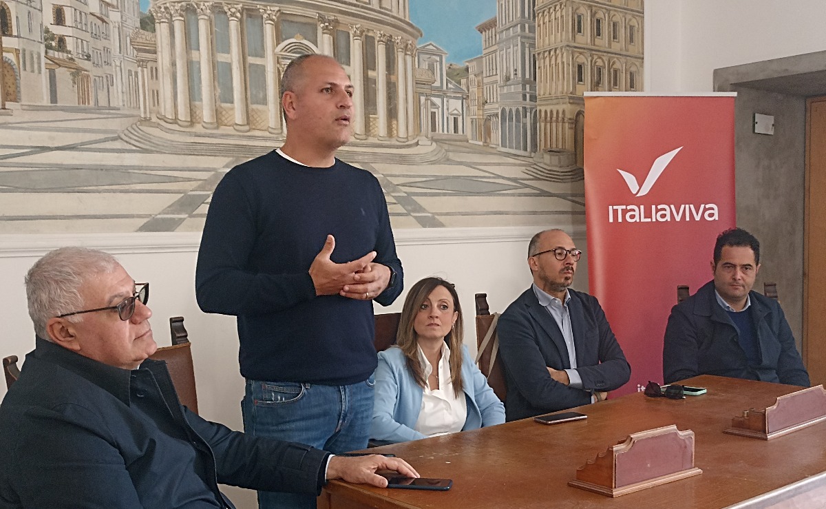 Iv-"modello Gela", l'intesa ancora non c'è: renziani opposizione ma fino a quando? - I dirigenti Iv insieme al sindaco Di Stefano e al consigliere provinciale Petitto