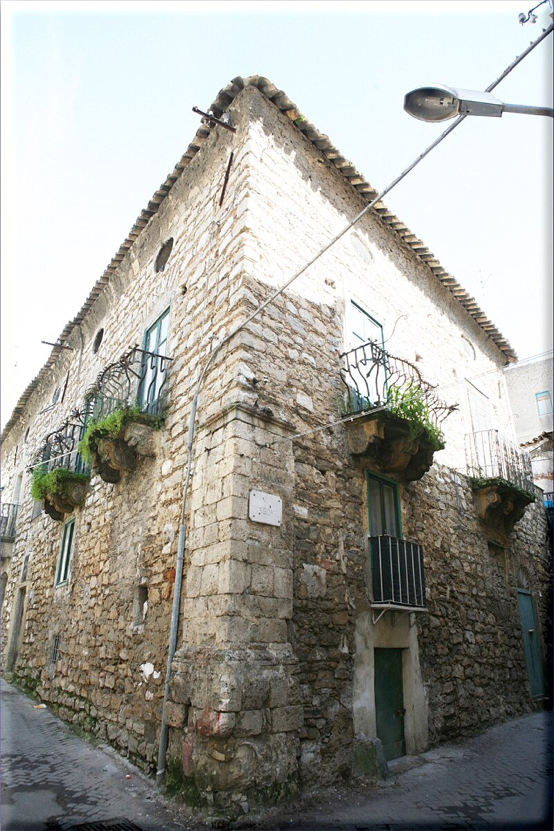 Un gioiello che sfida il tempo | I balconi barocchi di Caltanissetta raccontano un palazzo settecentesco poco conosciuto - Foto: OppidumNissenae/Wikipedia